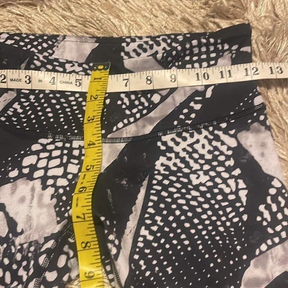 Lululemon Cropped Leggings sz 6 - Picture 6 of 11